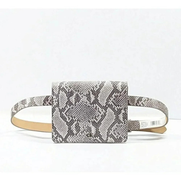 Calvin Klein Wide Flap Embossed Monogram Belt Bag Buckle Size M (MSRP $98) - Picture 3 of 12